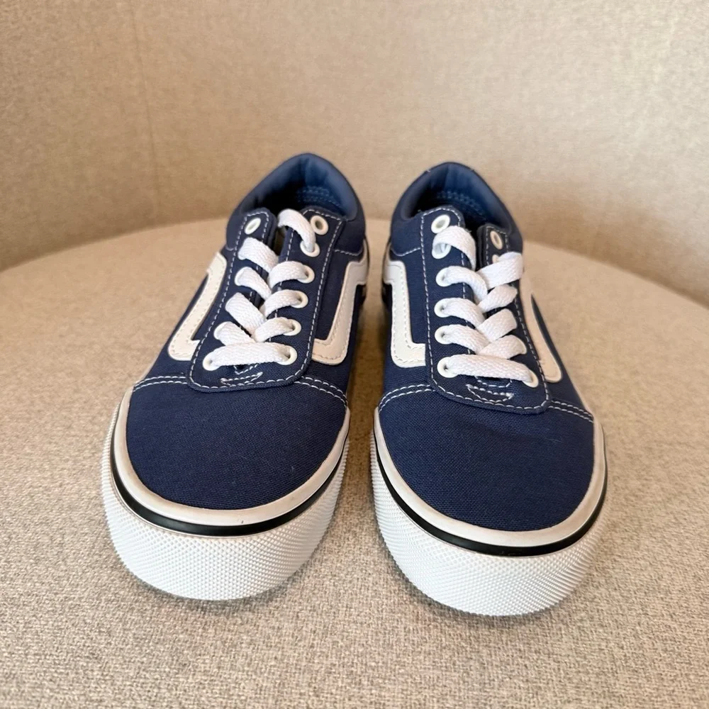 NWOT Vans Ward navy blue/ white canvas sneakers size youth 13 (unisex)